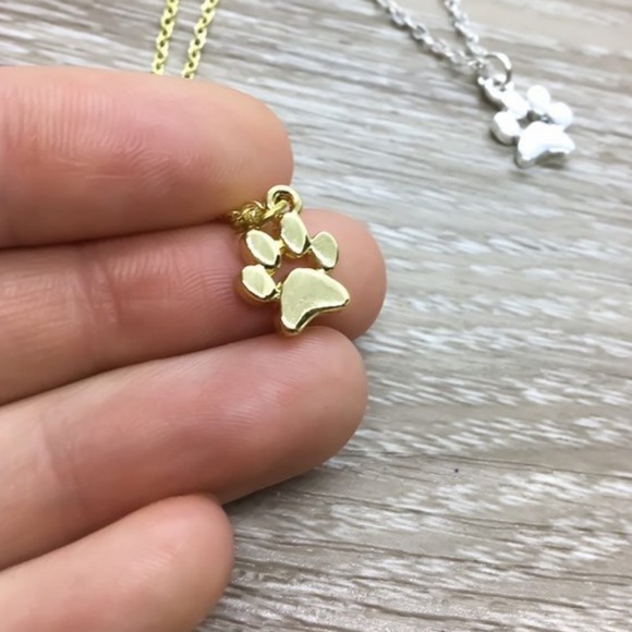 NEW cute gold claw necklace - Picture 2 of 3